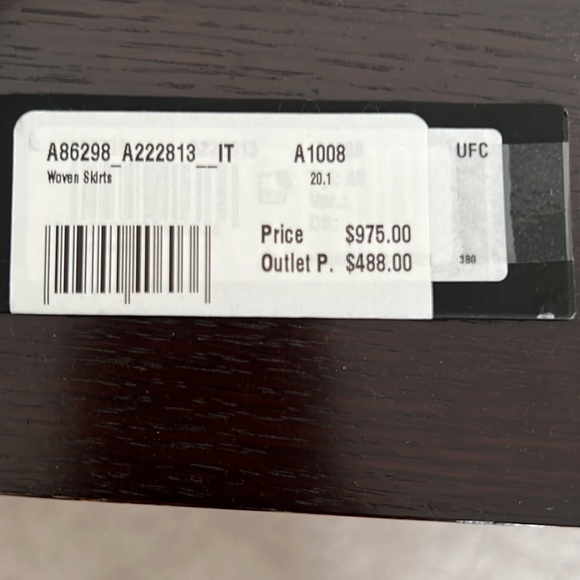 Versace skirt, worn once (too big for me). - Picture 6 of 11